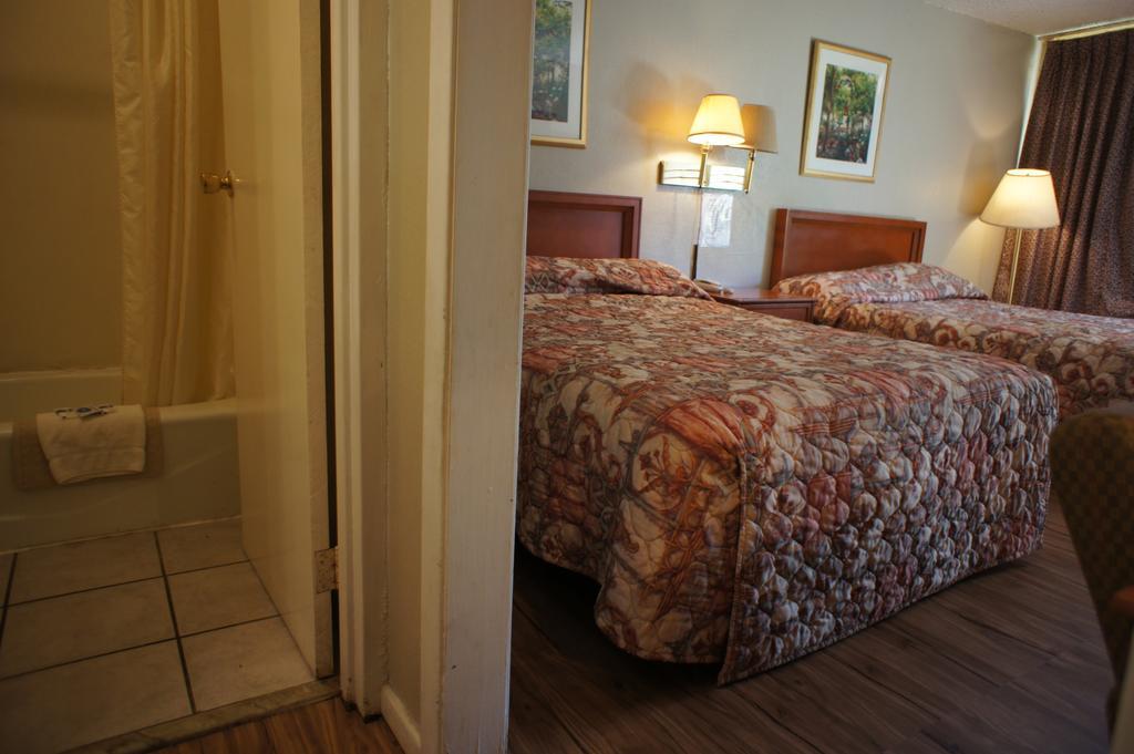 Executive Inn & Suites Orange Bagian luar foto