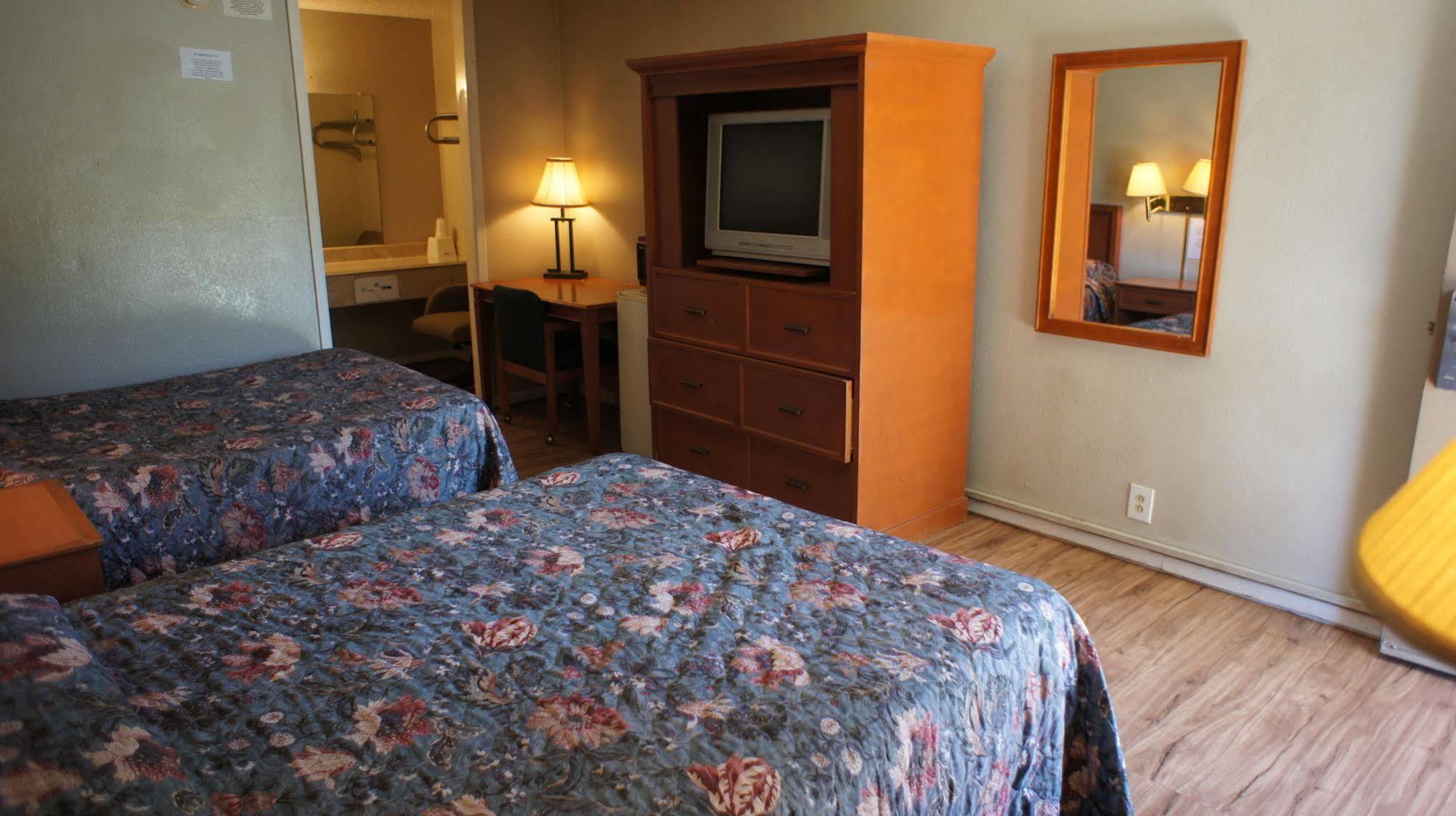 Executive Inn & Suites Orange Bagian luar foto